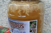 Pievų medus (vasaros įvairių žiedų iškoptas 2022 m. rupj. mėn.)