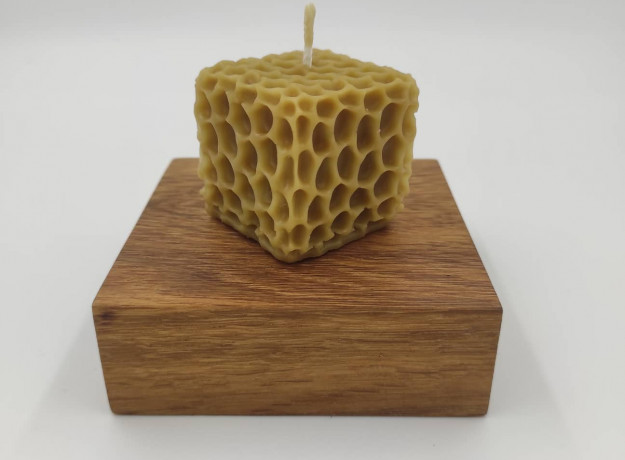 Bičių vaško žvakė „Korys”