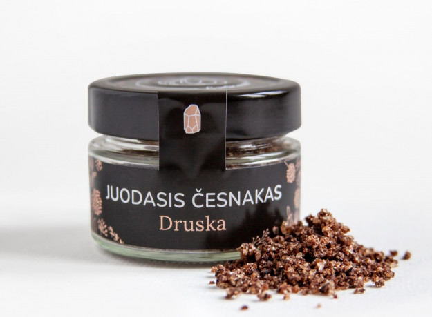 Druska su juoduoju česnaku