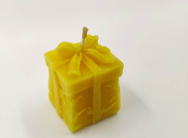 Bičių vaško žvakė „Dovanėlė”