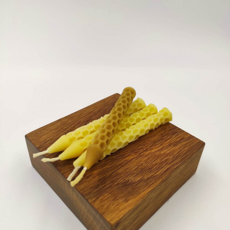 Bičių vaško žvakė „Koriukas plonasis”