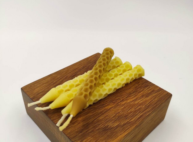 Bičių vaško žvakė „Koriukas plonasis”