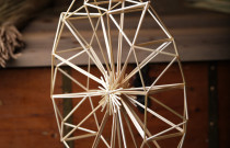 Kūrybinis rinkinys ,,Šeimos šiaudinės žvaigždės vėrimas”