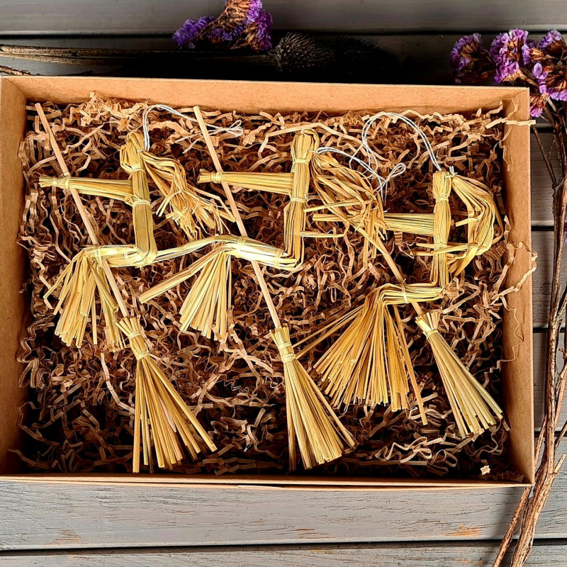 Šiaudinės raganaitės (3 vnt.)