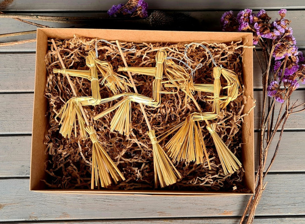 Šiaudinės raganaitės (3 vnt.)