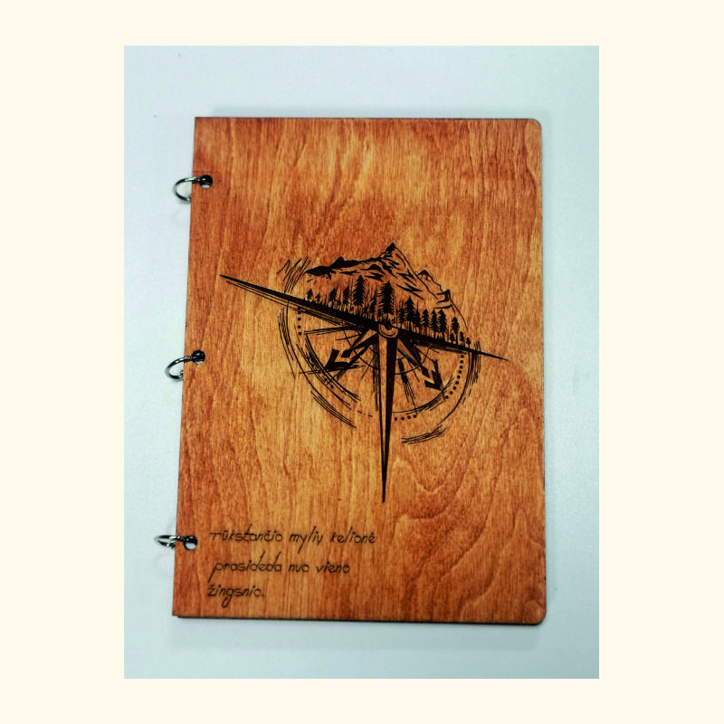Medinė užrašų knygutė "Kompasas" su dedikacija