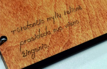 Medinė užrašų knygutė „Kompasas” su dedikacija