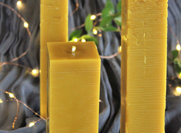 Žvakė Karališka kampuota klasika III iš ekologiško bičių vaško