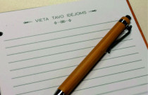 Medinė užrašų knygutė „Kompasas” su dedikacija