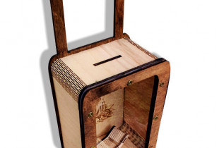 Medinė taupyklė „ Lagaminas ”