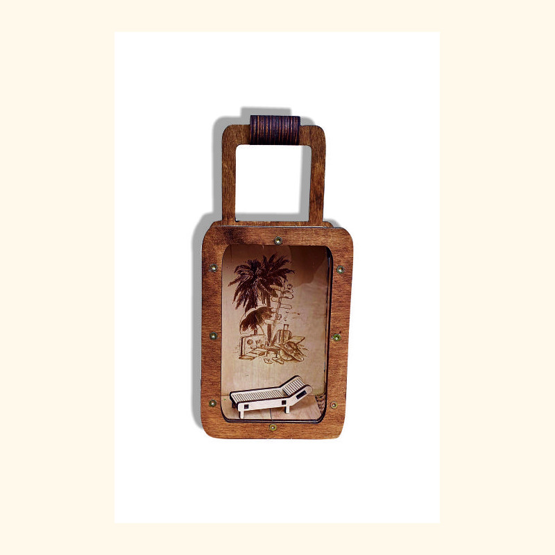 Medinė taupyklė „ Lagaminas ”