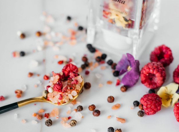 Prieskoninė druska su našlaitėmis