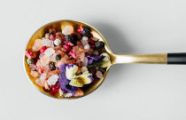 Prieskoninė druska su našlaitėmis