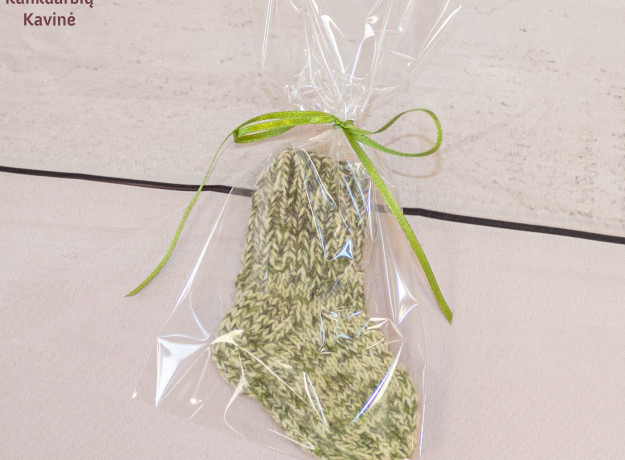 Įvairiaspalvės kojinytės naujagimiui