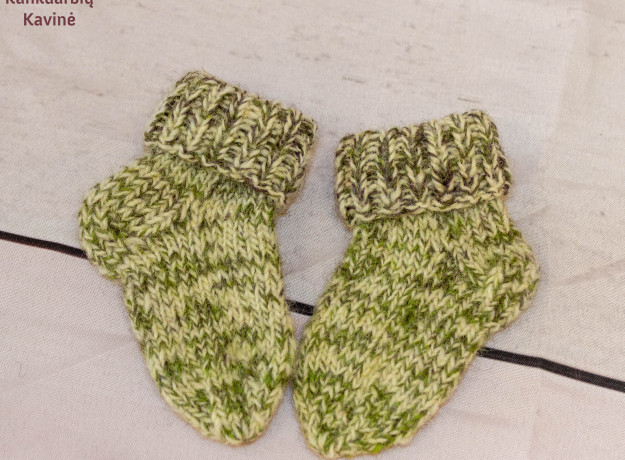 Įvairiaspalvės kojinytės naujagimiui