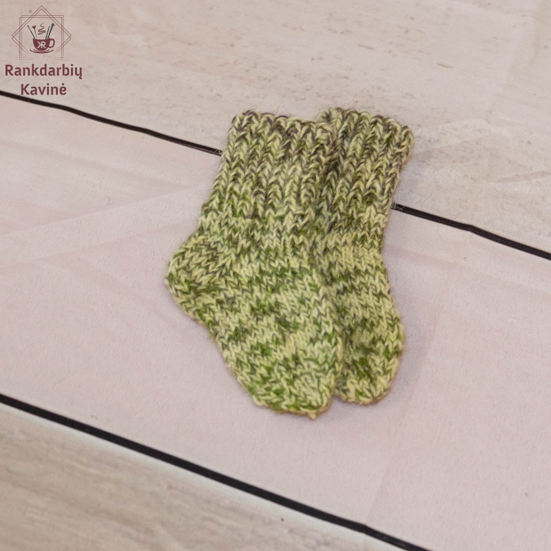 Įvairiaspalvės kojinytės naujagimiui