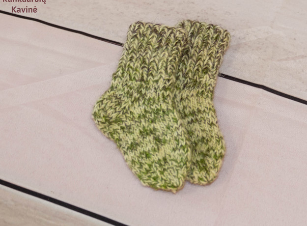 Įvairiaspalvės kojinytės naujagimiui