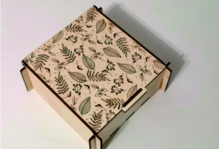 Medinė dėžutė „Lapeliai”