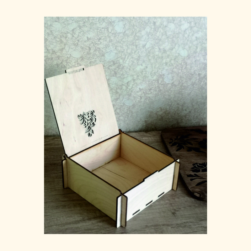 Medinė dėžutė „Saldūs linkėjimai”