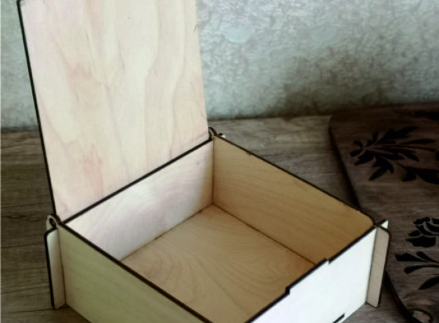 Medinė dėžutė „Saldainiai”