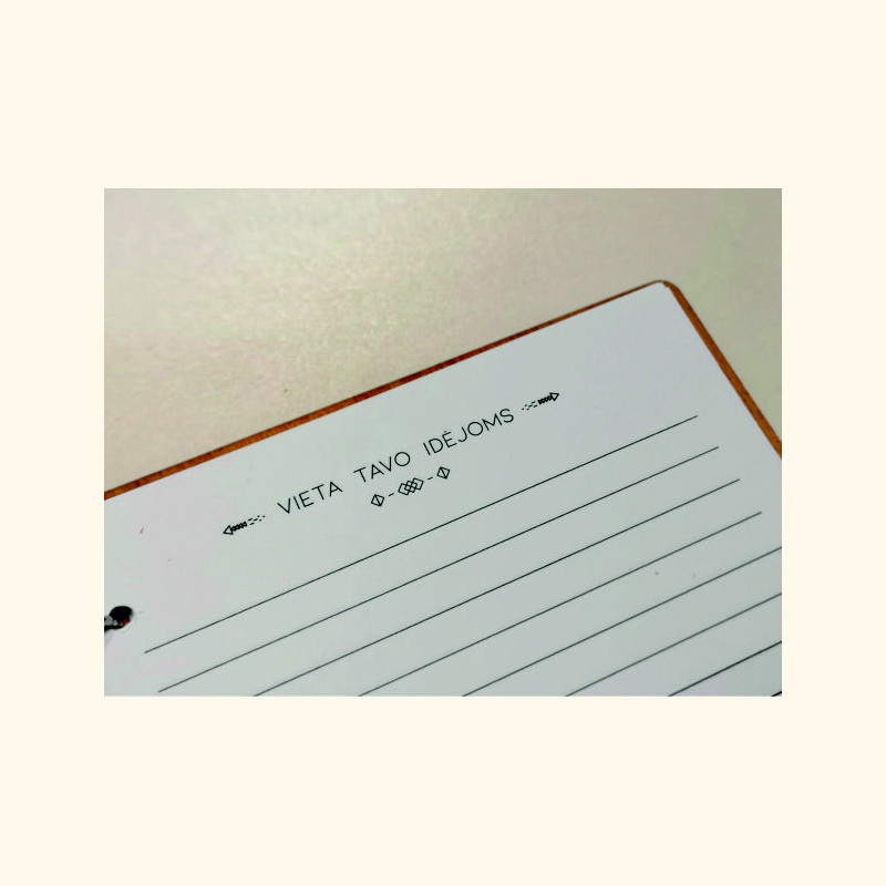 Medinė užrašų knygutė „Puodelis ant knygų”