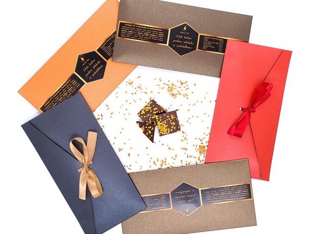 Juodasis šokoladas su žiedadulkėmis