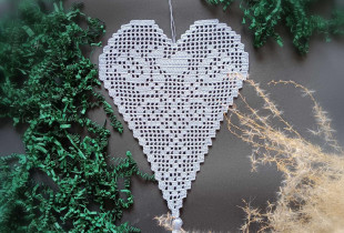 Pilkos spalvos nerta širdelė