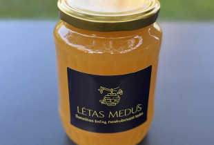 Medus su liepų nektaru...