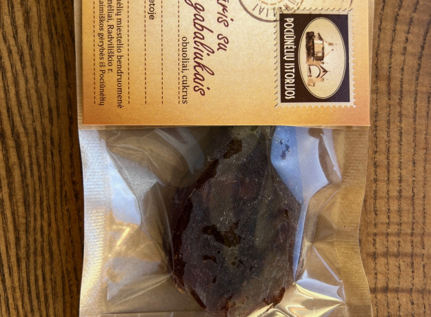 Obuolių sūris su obuolių gabaliukais