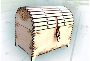 Medinė graviruota skrynelė