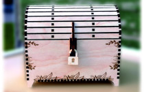 Medinė graviruota skrynelė