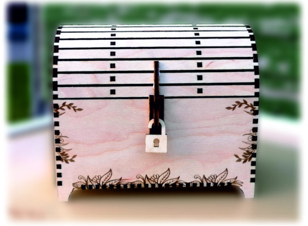 Medinė graviruota skrynelė