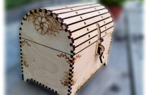 Medinė graviruota skrynelė