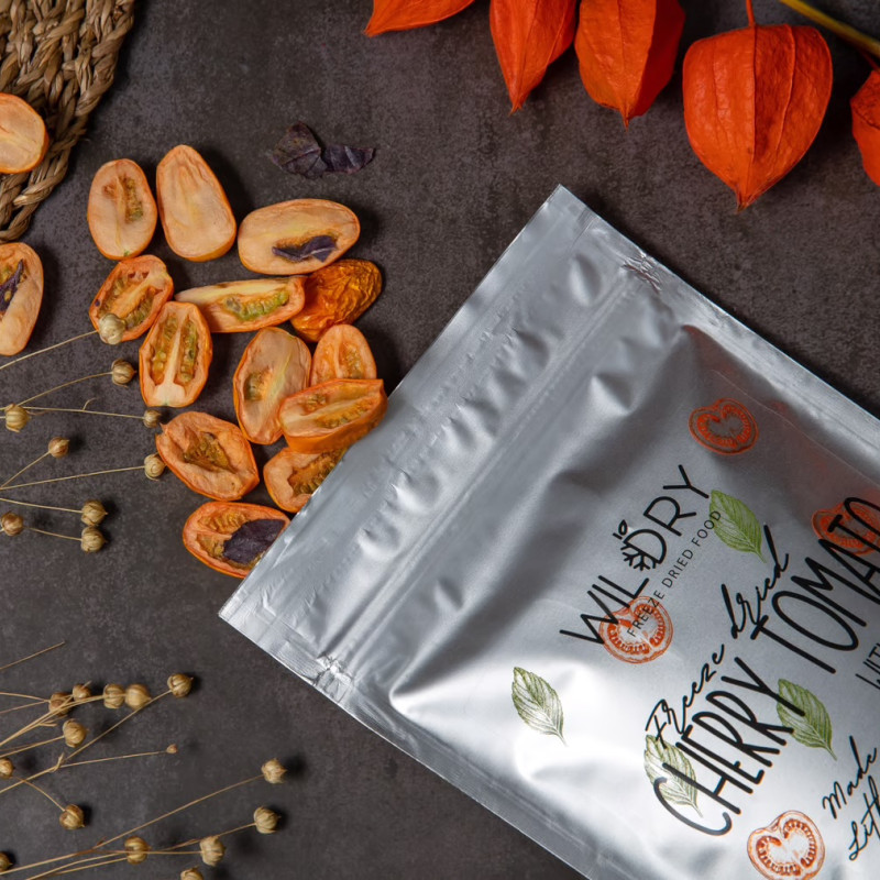 Liofilizuoti slyviniai pomidoriukai su baziliku