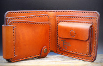 Ruda piniginė su užvartu