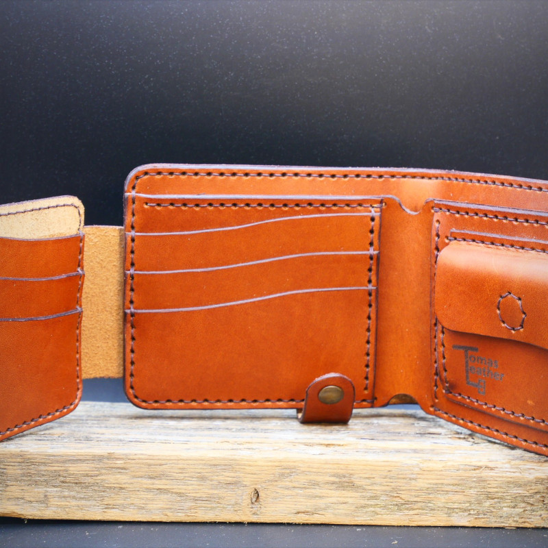 Ruda piniginė su užvartu