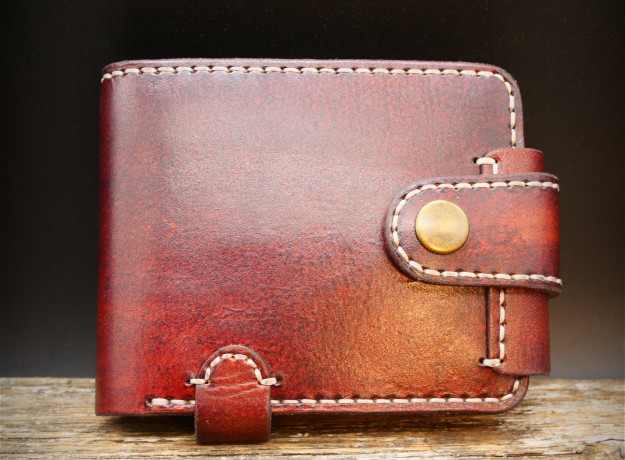 Piniginė su užvartu (raudonmedis)