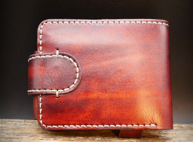 Piniginė su užvartu (raudonmedis)