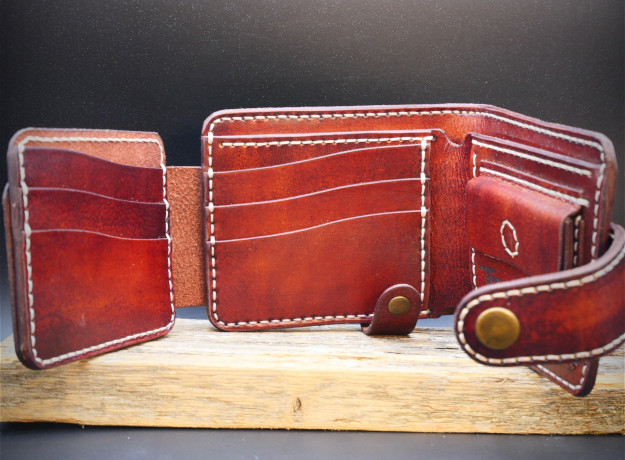 Piniginė su užvartu (raudonmedis)