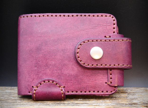 Piniginė "Kęstas su užvartu"