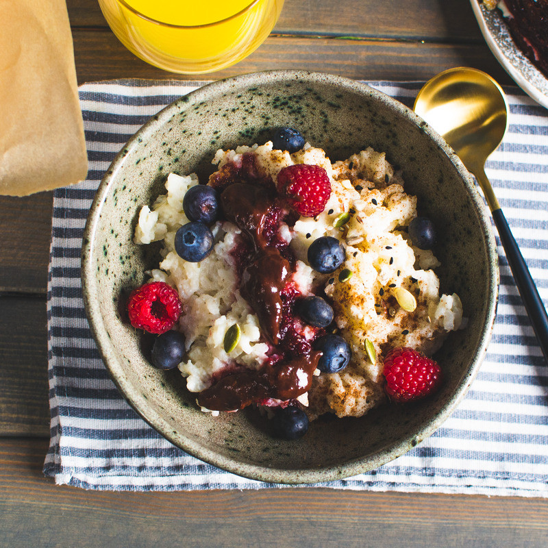Avietinis desertas su juoduoju šokoladu, 230g
