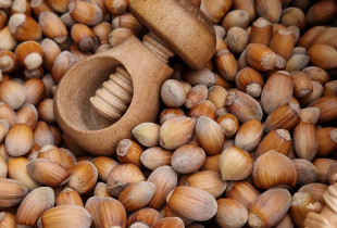 Lazdyno riešutai kevaluose, kg