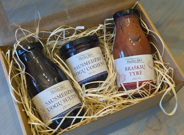 Natūralu. Tikra. Su meile - dovanų rinkinys dėžutėje