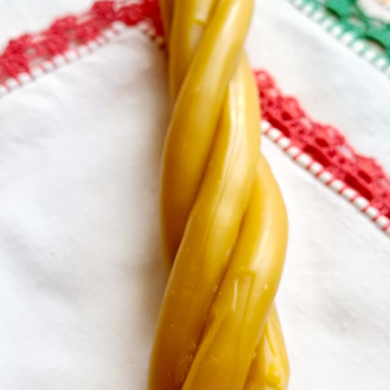 Keturgyslė žvakė iš ekologiško bičių vaško