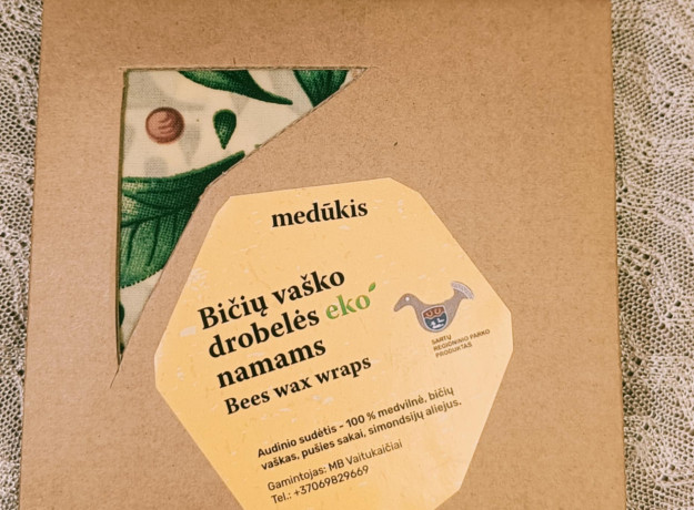 Bičių vaško drobelių rinkinys „Žolėje“ (2 vnt) rudo kartono pakuotėje