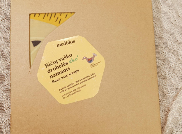 Bičių vaško drobelių rinkinys „Katinukai“ (3 vnt) rudo kartono pakuotėje