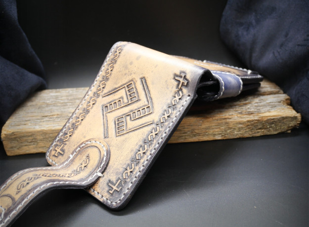 Piniginė "Žalčių karalienė" (su magnetu)