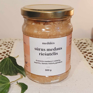 Kreminio medaus ir sūdytų, kepintų žemės riešutų gardėsis - Sūrus medaus riešutėlis