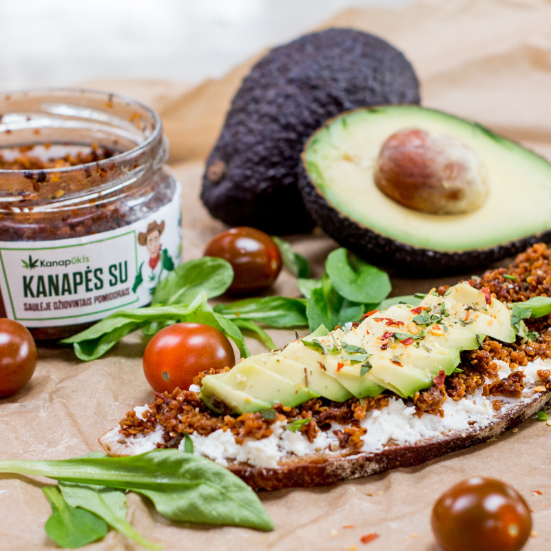 Kanapių užkandėlė su saulėje džiovintais pomidorais 180 g